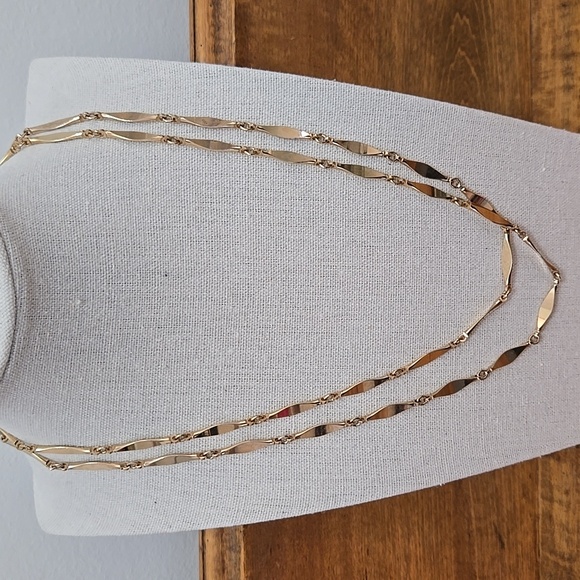 VINTAGE GOLD TONE ELONGATED RHOMBUS LINK NECKLACE - Picture 1 of 4